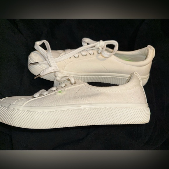 Cariuma White Canvas Sneakers - Picture 4 of 7
